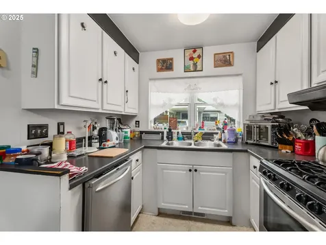 1658 NE Taylor Street Roseburg OR 97470