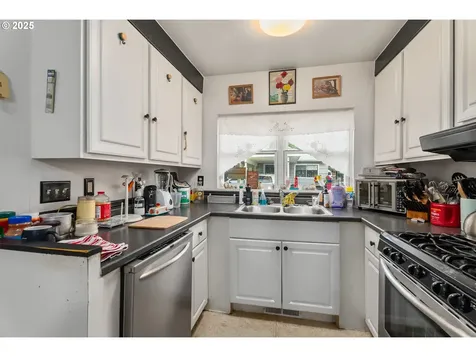 1658 NE Taylor Street Roseburg OR 97470