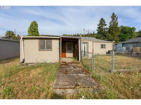 1658 NE Taylor Street Roseburg OR 97470