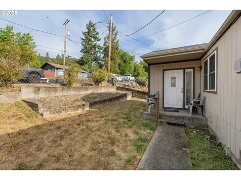 1658 NE Taylor Street Roseburg OR 97470