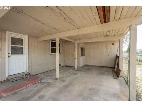 1658 NE Taylor Street Roseburg OR 97470