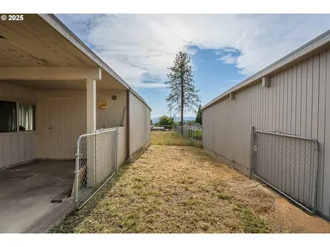 1658 NE Taylor Street Roseburg OR 97470