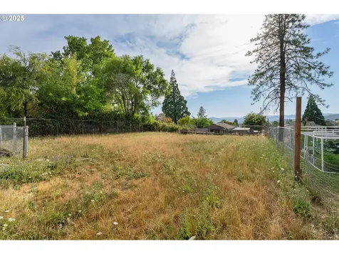 1658 NE Taylor Street Roseburg OR 97470