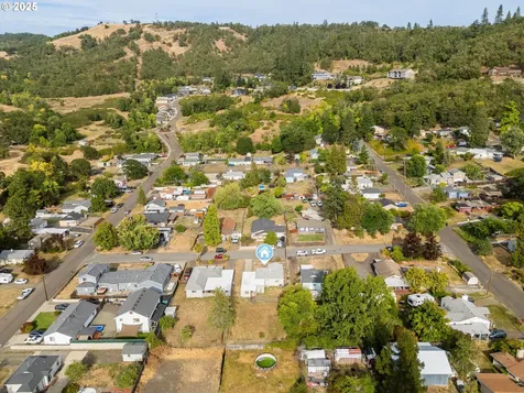 1658 NE Taylor Street Roseburg OR 97470