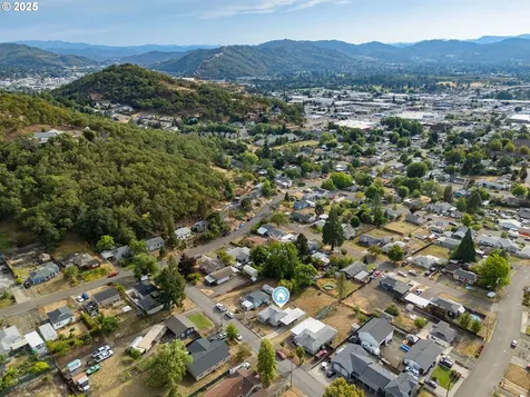 1658 NE Taylor Street Roseburg OR 97470