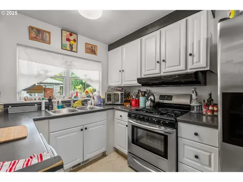 1658 NE Taylor Street Roseburg OR 97470