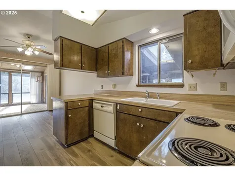 2350 SE Washington Court Hillsboro OR 97123