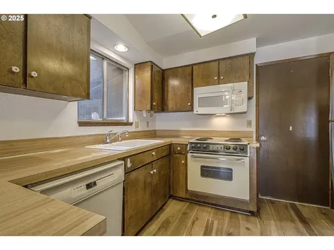 2350 SE Washington Court Hillsboro OR 97123