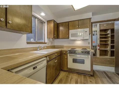 2350 SE Washington Court Hillsboro OR 97123