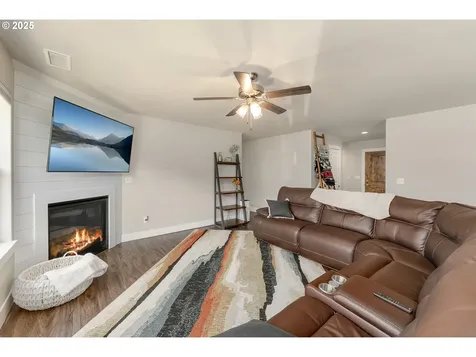 395 Brady Lane Roseburg OR 97471