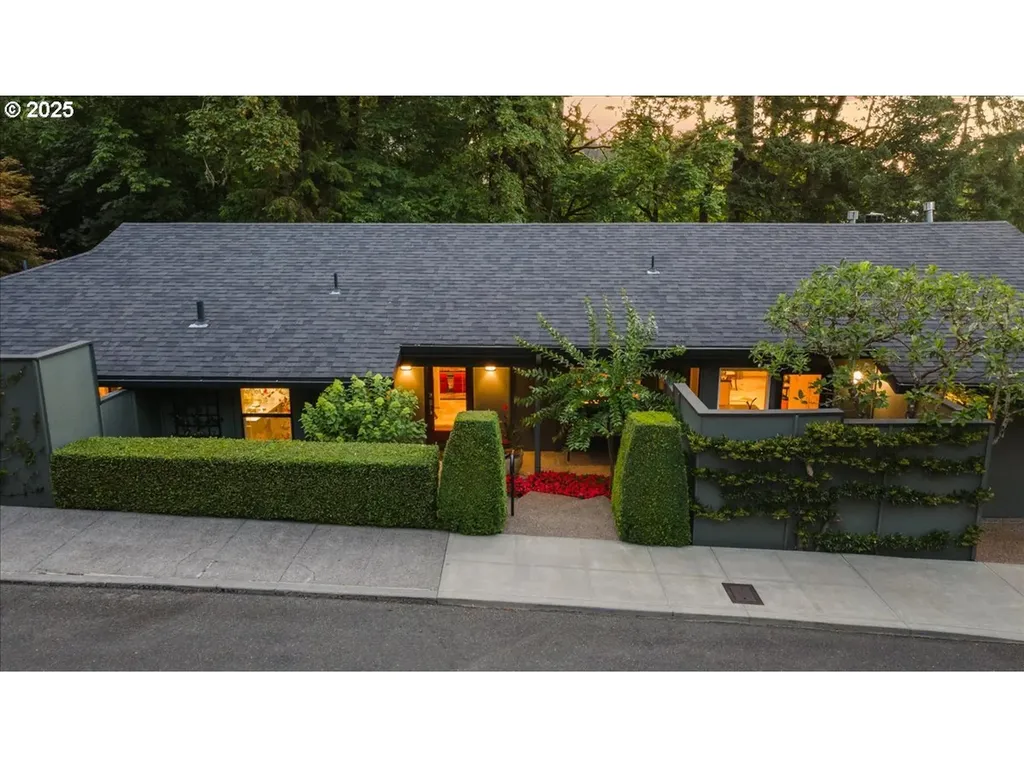 2417/2419 SW Montgomery Drive Portland OR 97201