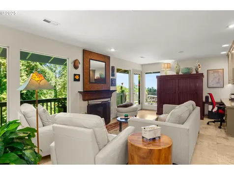 2417/2419 SW Montgomery Drive Portland OR 97201
