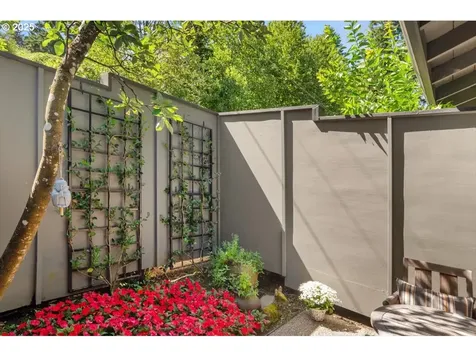 2417/2419 SW Montgomery Drive Portland OR 97201