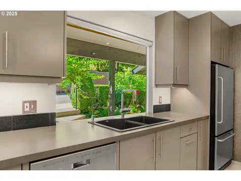 2417/2419 SW Montgomery Drive Portland OR 97201