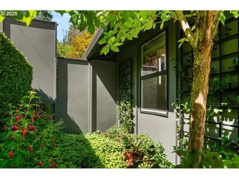 2417/2419 SW Montgomery Drive Portland OR 97201