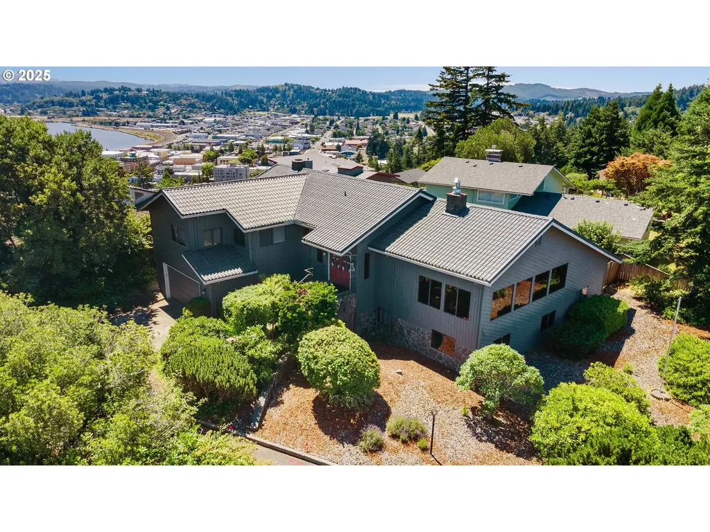 830 Signal Way Coos Bay OR 97420