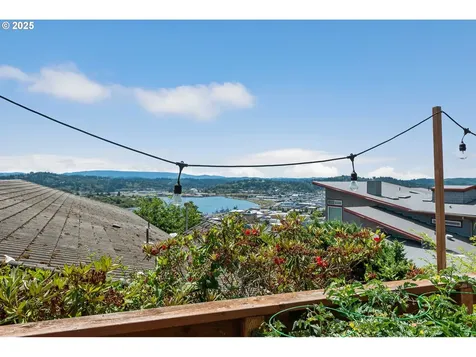 830 Signal Way Coos Bay OR 97420