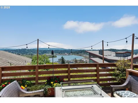 830 Signal Way Coos Bay OR 97420