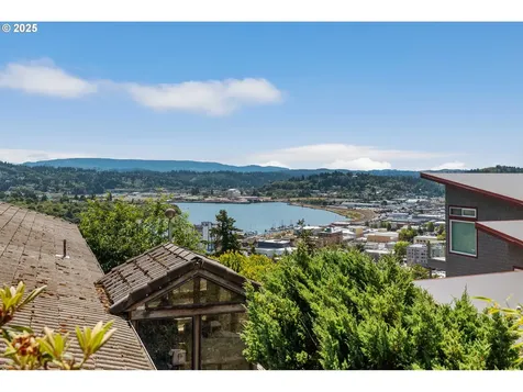 830 Signal Way Coos Bay OR 97420