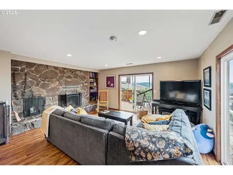 830 Signal Way Coos Bay OR 97420