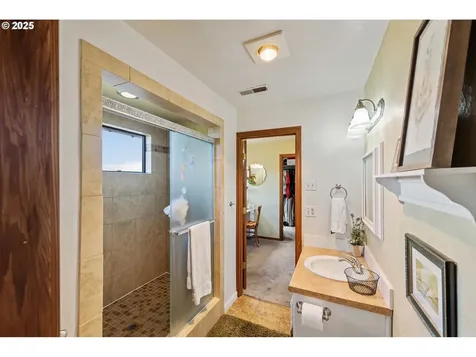 830 Signal Way Coos Bay OR 97420