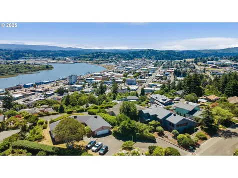 830 Signal Way Coos Bay OR 97420