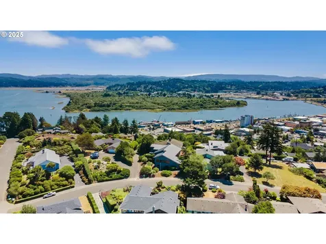 830 Signal Way Coos Bay OR 97420