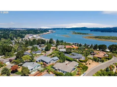 830 Signal Way Coos Bay OR 97420