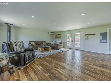 38924 Rogers Lane Dexter OR 97431