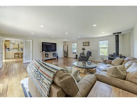 38924 Rogers Lane Dexter OR 97431