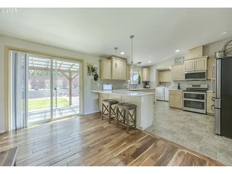 38924 Rogers Lane Dexter OR 97431