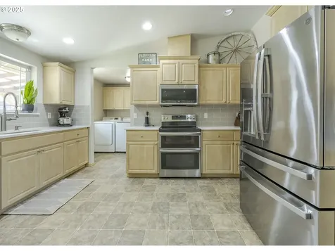 38924 Rogers Lane Dexter OR 97431