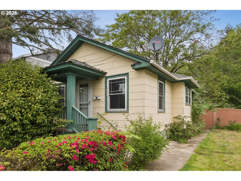 8521 SE Yamhill Street Portland OR 97216