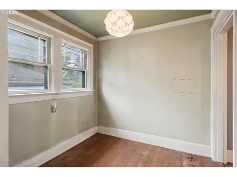 8521 SE Yamhill Street Portland OR 97216