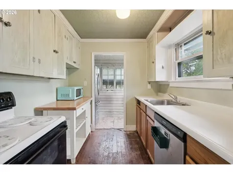 8521 SE Yamhill Street Portland OR 97216