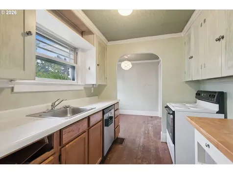 8521 SE Yamhill Street Portland OR 97216
