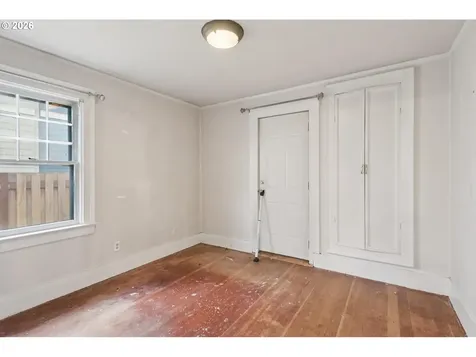 8521 SE Yamhill Street Portland OR 97216
