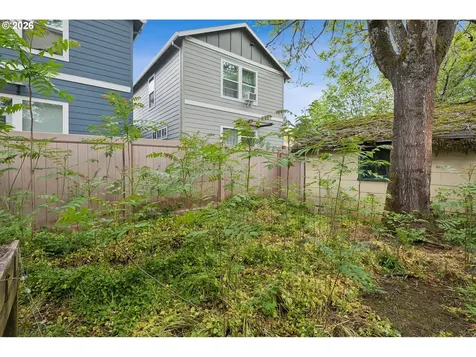 8521 SE Yamhill Street Portland OR 97216