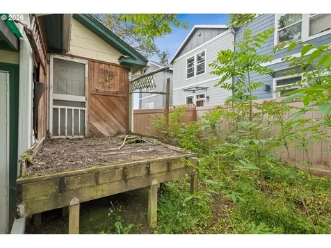8521 SE Yamhill Street Portland OR 97216