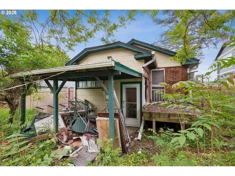 8521 SE Yamhill Street Portland OR 97216