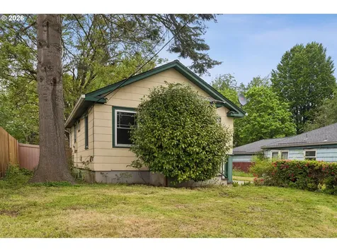 8521 SE Yamhill Street Portland OR 97216