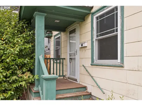 8521 SE Yamhill Street Portland OR 97216