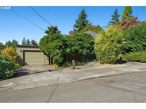 8115 SW 10th Avenue Portland OR 97219