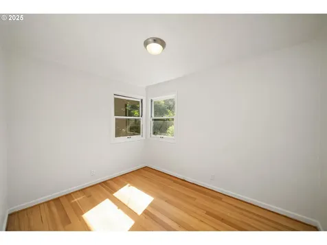 8115 SW 10th Avenue Portland OR 97219