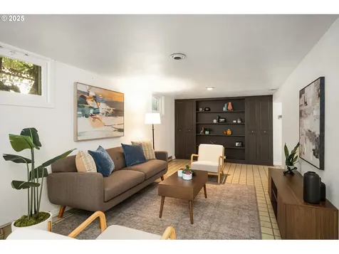 8115 SW 10th Avenue Portland OR 97219