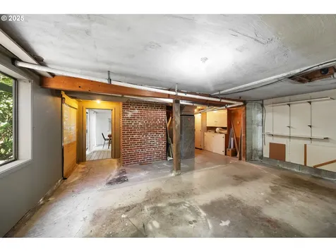 8115 SW 10th Avenue Portland OR 97219