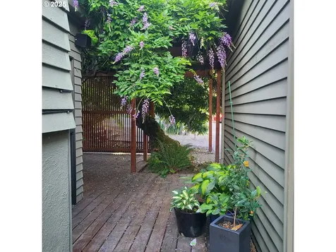 8115 SW 10th Avenue Portland OR 97219