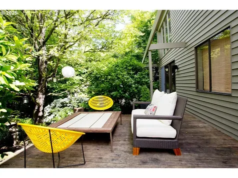 8115 SW 10th Avenue Portland OR 97219
