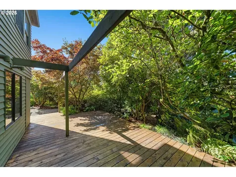 8115 SW 10th Avenue Portland OR 97219
