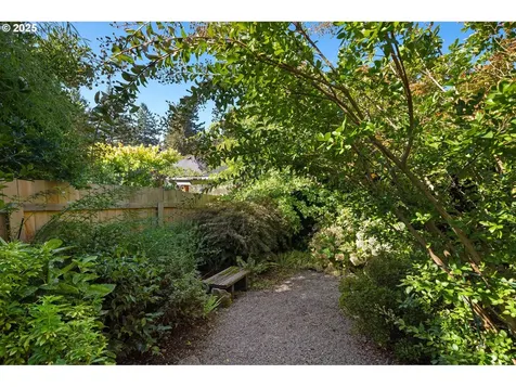 8115 SW 10th Avenue Portland OR 97219